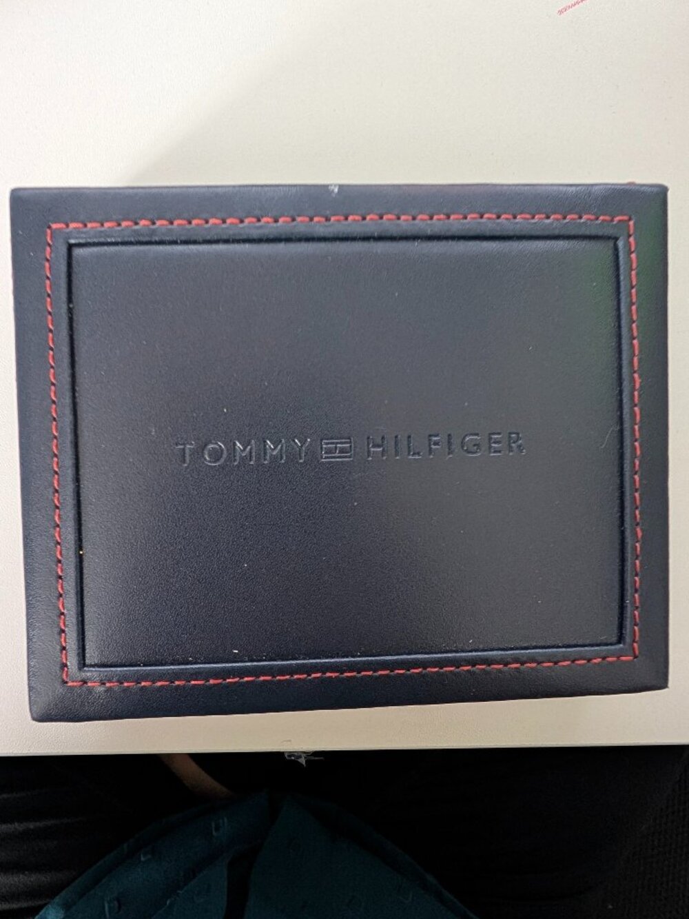 Tommy Hilfiger Men’s Leather RFID Wallet & Valet Gift Box Black